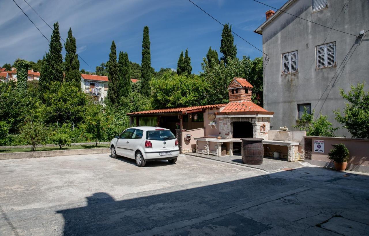 Apartments Luka Раб Екстер'єр фото