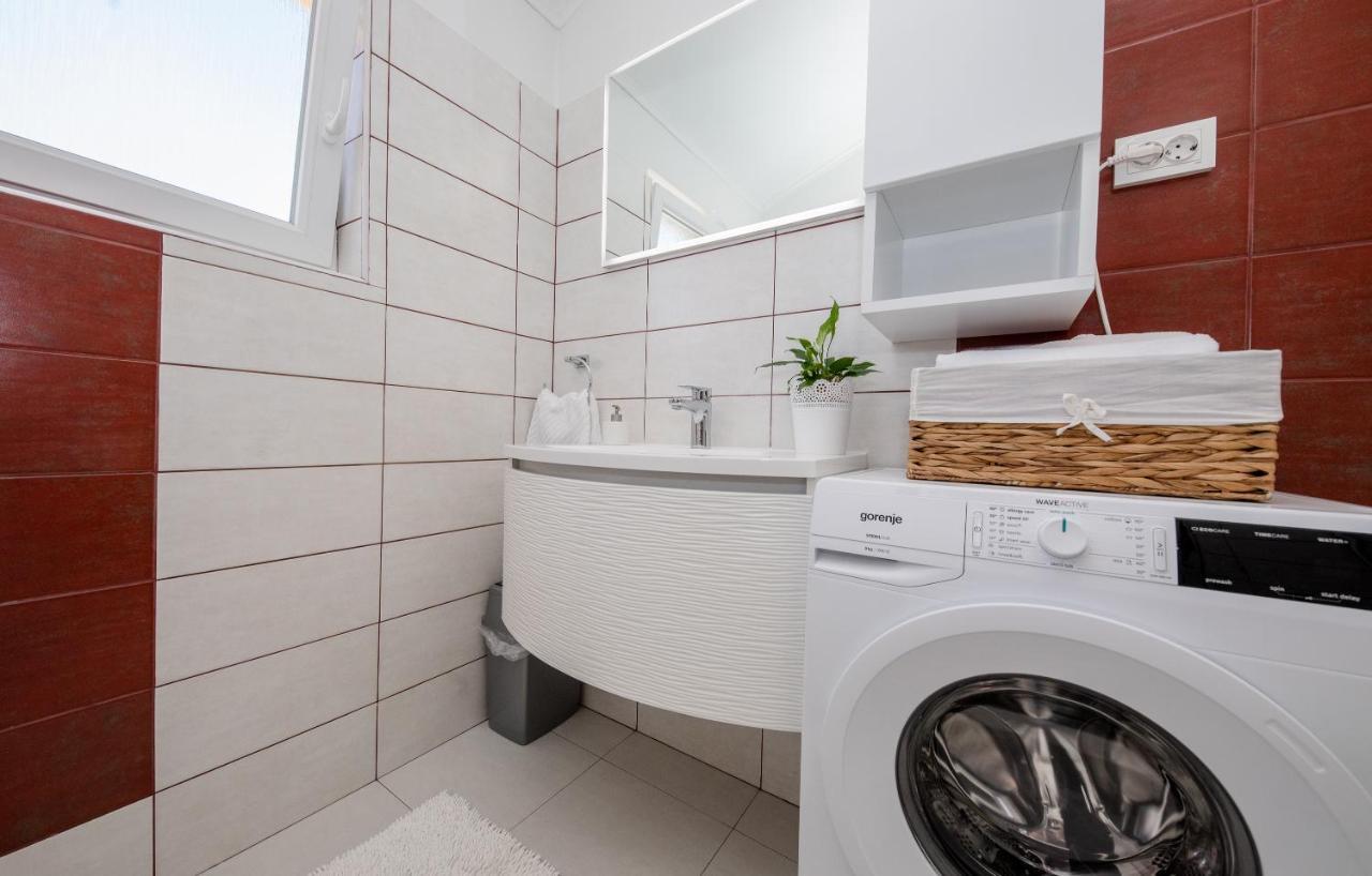 Apartments Luka Раб Екстер'єр фото