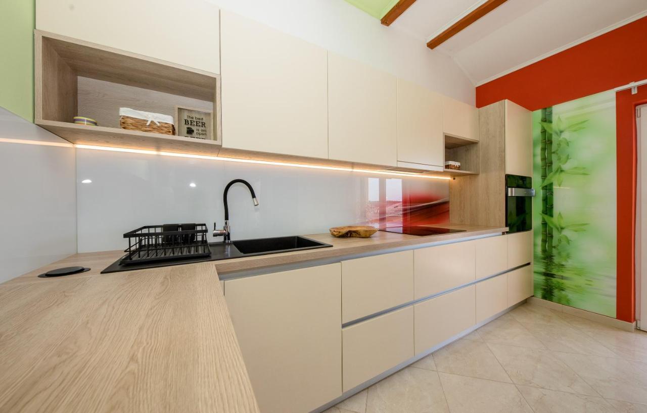 Apartments Luka Раб Екстер'єр фото