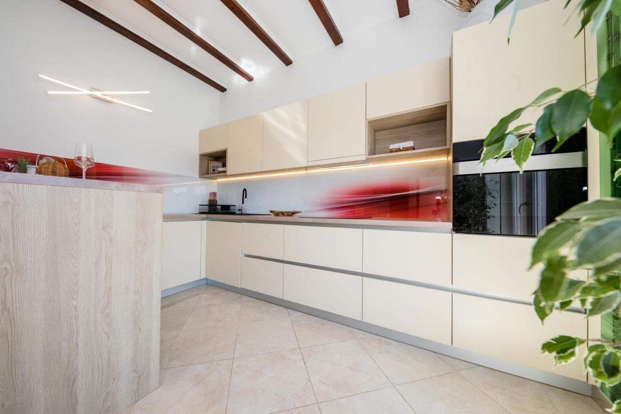 Apartments Luka Раб Екстер'єр фото